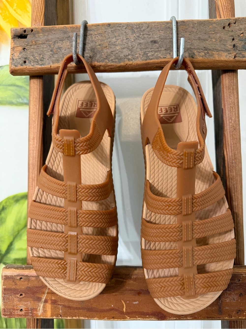 Reef Women’s Tan Strappy Basket Weave Sandals - Picture 2 of 4